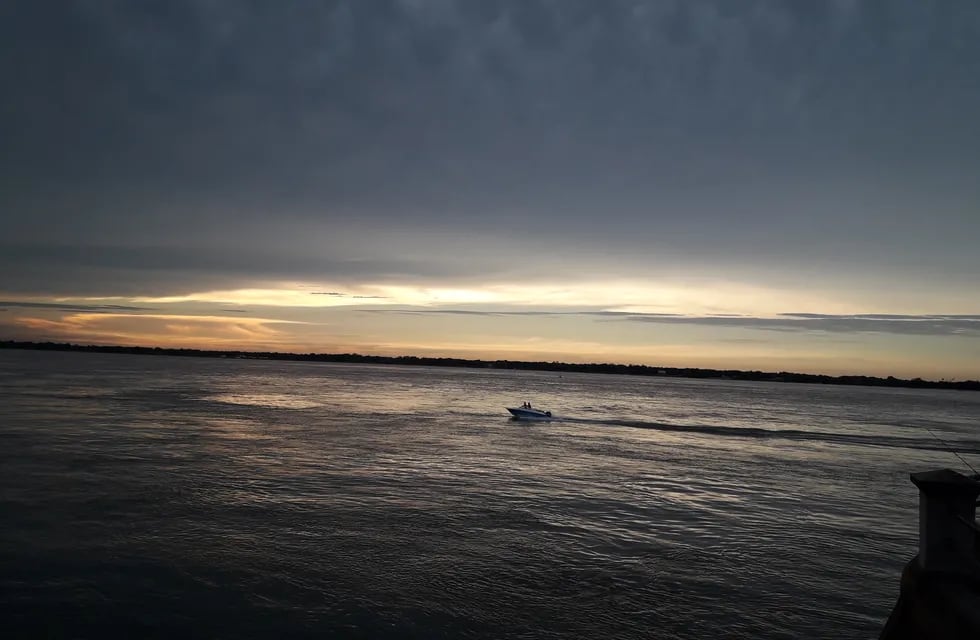 La navegabilidad para barcos de gran calado está complicada sobre el Paraná frente a Corrientes.