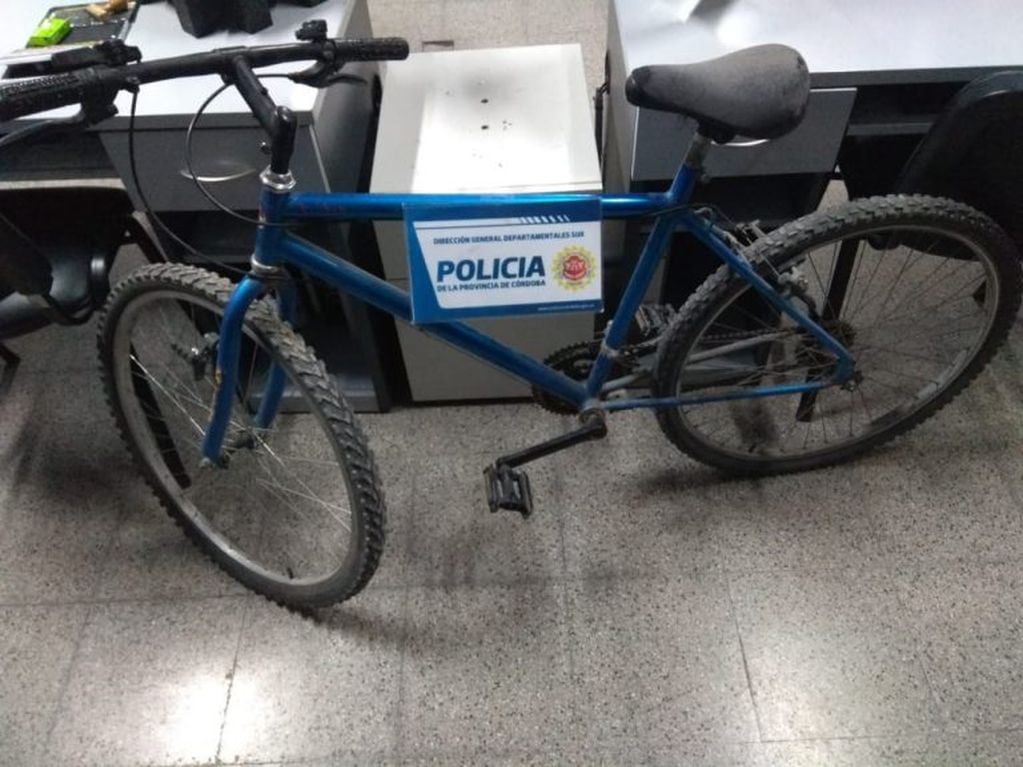 Bicicleta robada del frente de una vivienda de Barrio Cámara, en la ciudad de Alta Gracia.