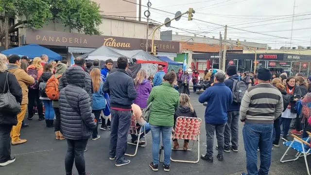 Los docentes continúan las protestas sobre la Av. Uruguay de Posadas