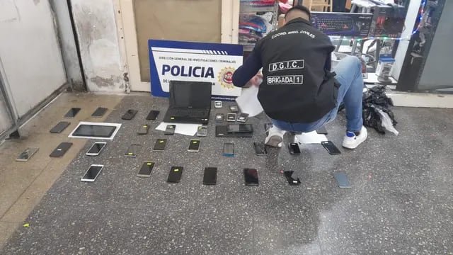 Parte de los equipos incautados en los allanamientos (Policía de Córdoba).