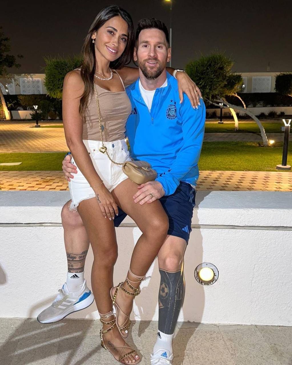 Lionel Messi se encontró con su esposa Antonela Roccuzzo durante el día libre que tuvo el plantel de Argentina en el Mundial de Qatar 2022.