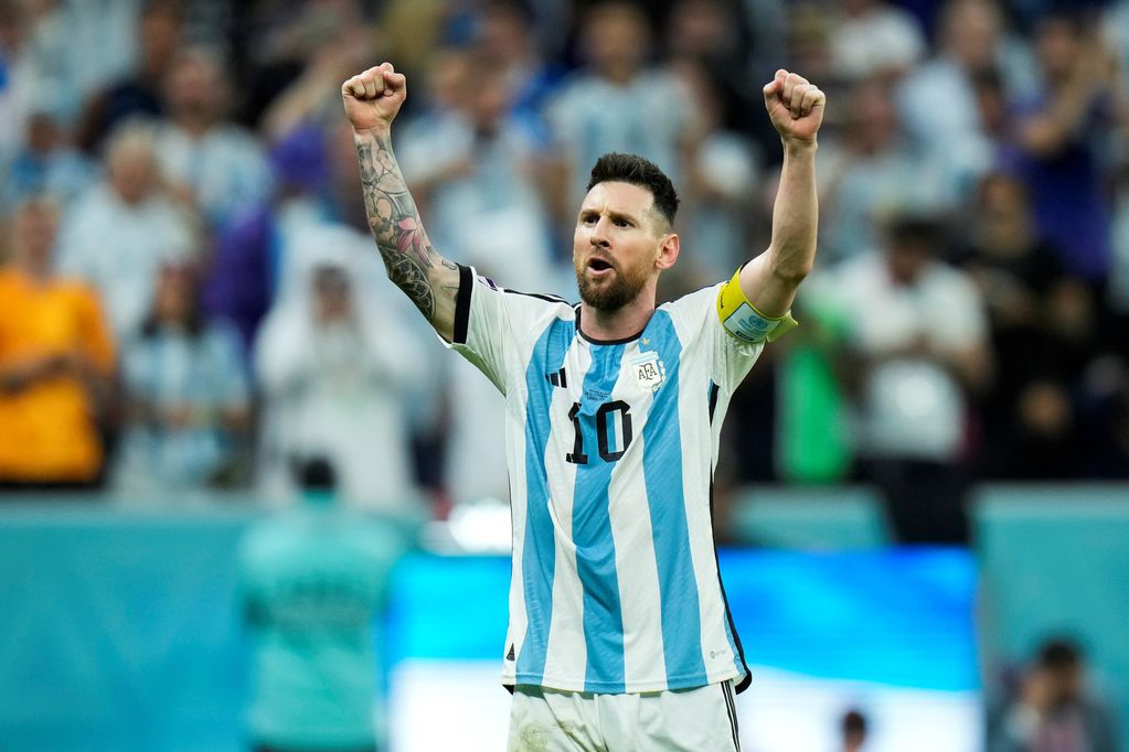 Messi se prepara para su tercer duelo mundialista ante Croacia, este martes a las 16. (AP)