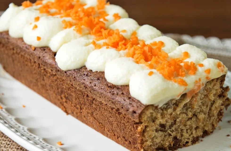 La carrot cake lleva frosting de queso, muy sencillo de preparar.