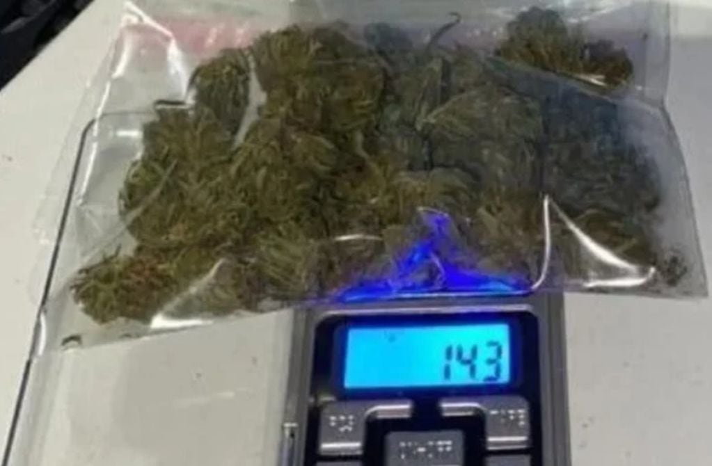 Un alumno de 13 años fue descubrieron con 3 gramos de marihuana en la escuela. (Imagen ilustrativa).