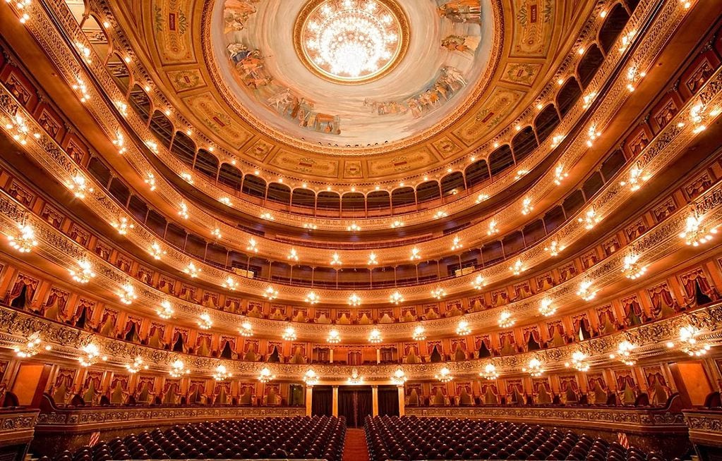 El Teatro Colón abrirá sus puertas con actividades para los más chicos. La posibilidad de ver una obra en uno de los centros culturales más importantes del mundo. 