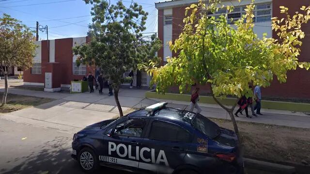 Cuatro alumnos iban con armas a una escuela de Godoy Cruz.