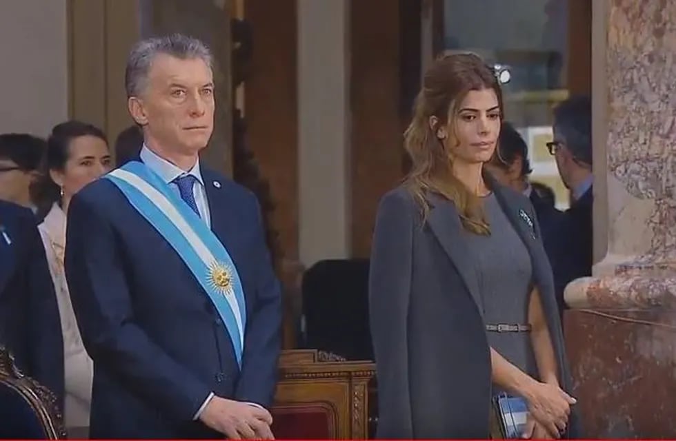 Mauricio Macri junto a su esposa, la primera dama Juliana Awada, durante la celebración religiosa el Te Deum del 25 de mayo de 2018, en la catedral de Buenos Aires.