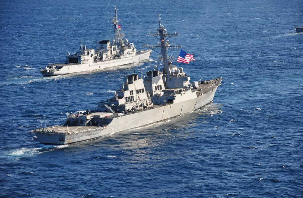 EE.UU. afirmó que varias embarcaciones suyas fueron atacadas en el Mar Rojo.