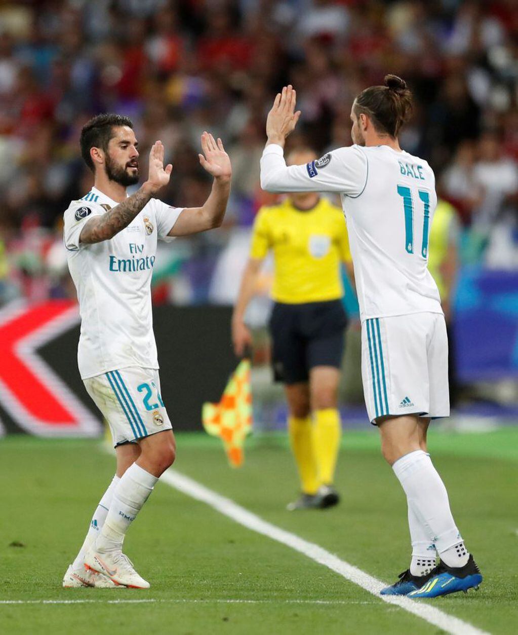 Sale Isco entra Bale, el cambio del partido