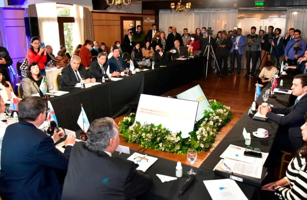 La Mesa Ejecutiva del Parlamento del Norte Grande se reunió en Corrientes para abordar una agenda de temas orientada a "disminuir las asimetrías entre las regiones y generar mejores condiciones para el desarrollo del norte argentino".