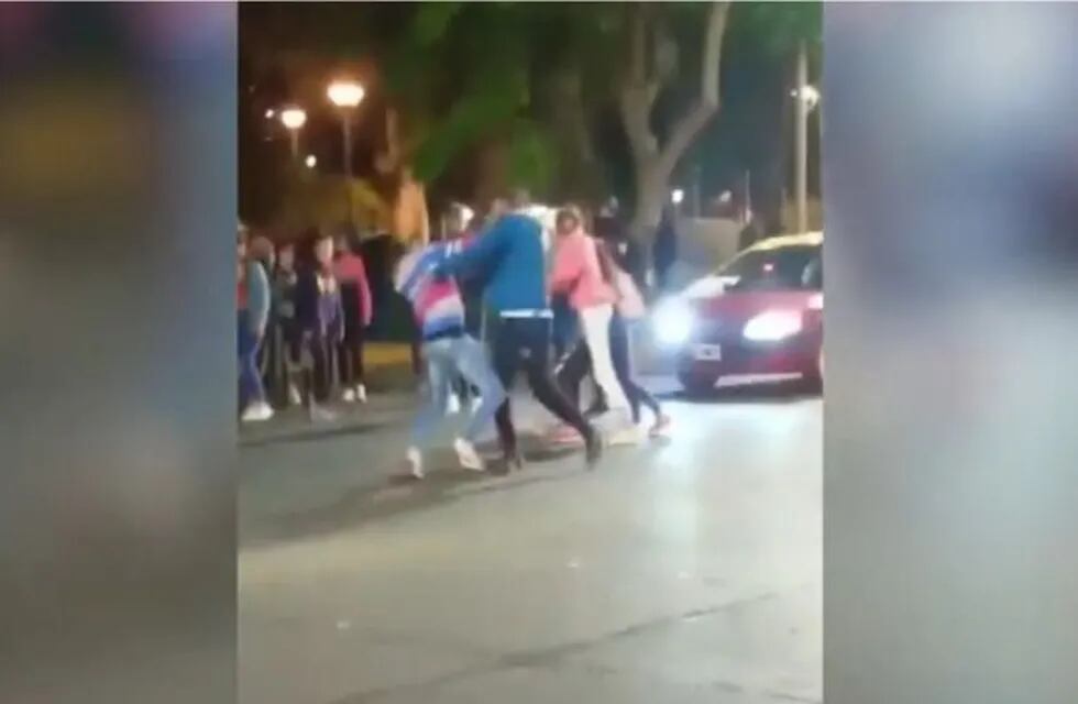 La pelea ocurrió sobre calle Las Heras, en el Parque de Mayo.