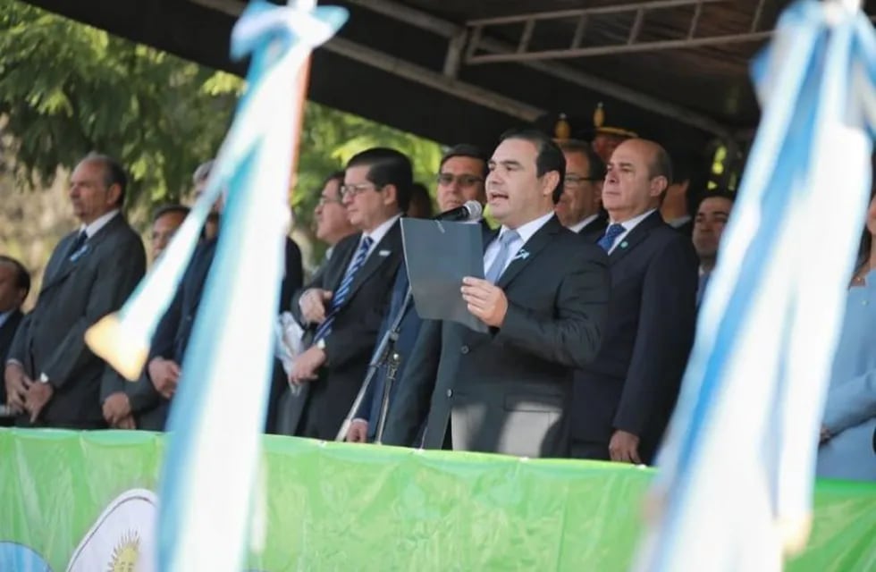 Valdés encabezó el acto por el Día de la Bandera en Corrientes. (@gustavovaldesok)