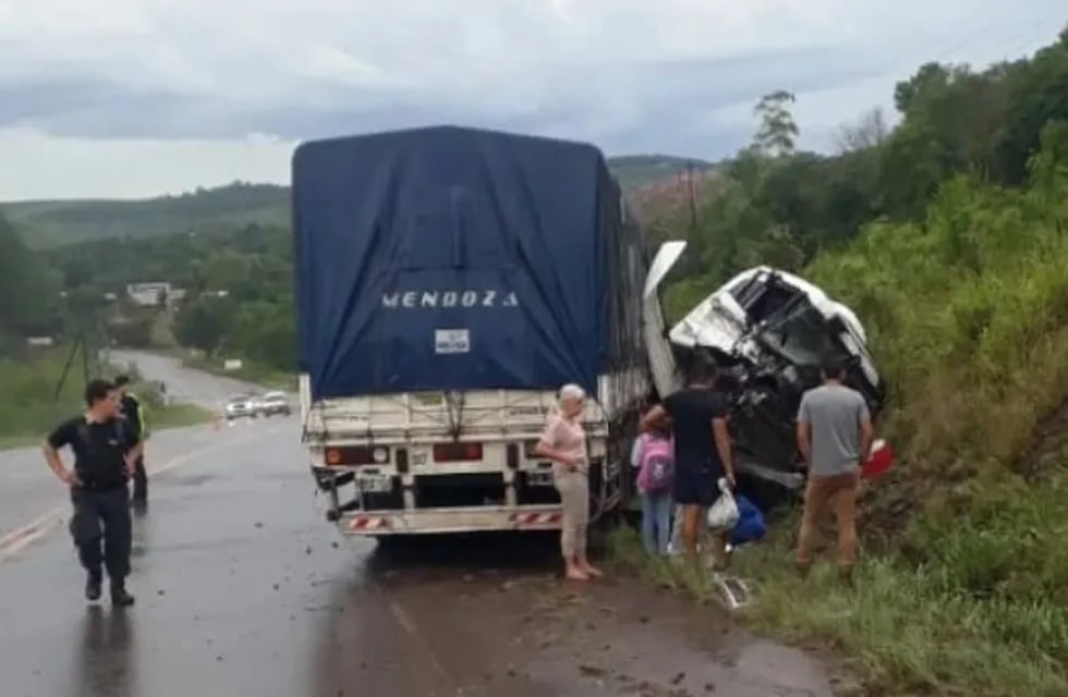 Puerto Piray: camionero despistó y resultó herido.