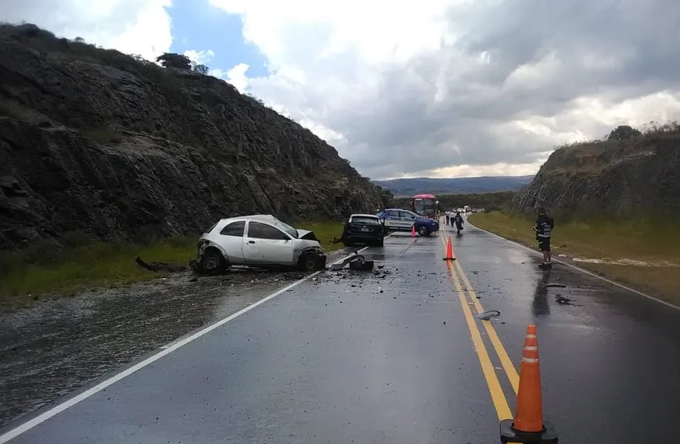 Dos muertos en un siniestro vial en Altas Cumbres. (@alejandropozo)