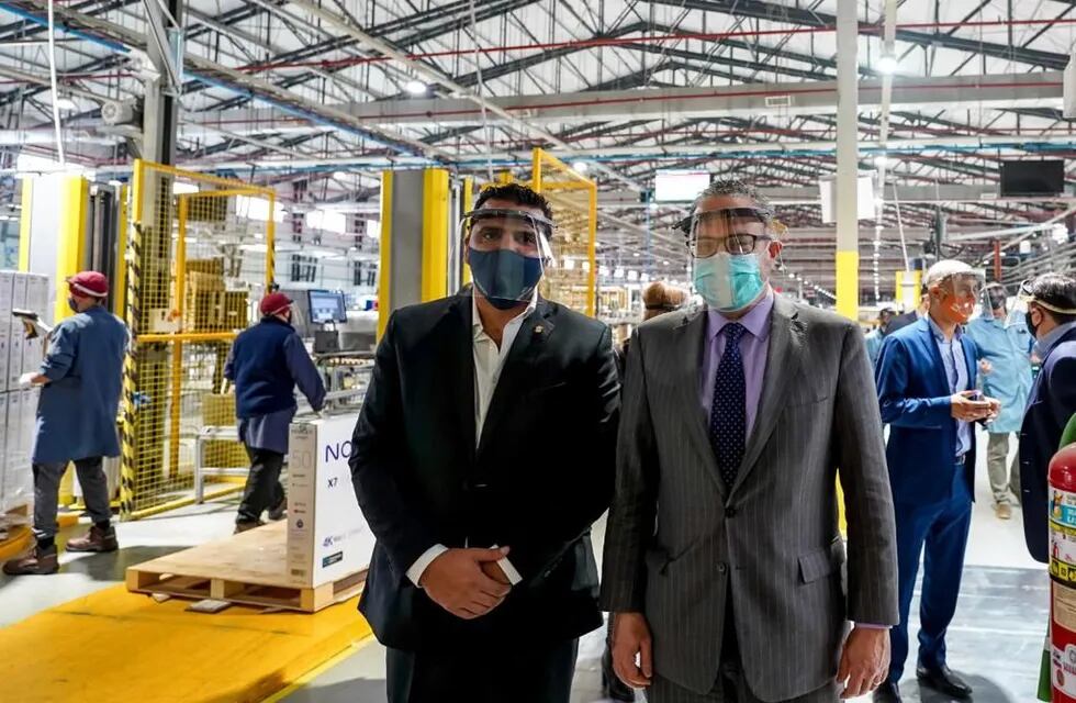 Con la visita del Ministro de Desarrollo Productivo de la Nación, Matías Kulfas y el intendente Walter Vuoto realizaron una recorrida a las plantas 2 y 5 de la fábrica Newsan de la ciudad.