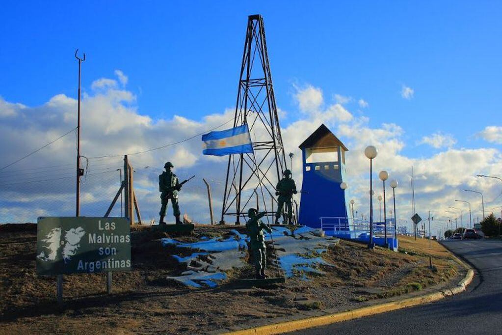 Uno de los monumentos que se puede apreciar en la ciudad de Río Grande alusivo a Malvinas.