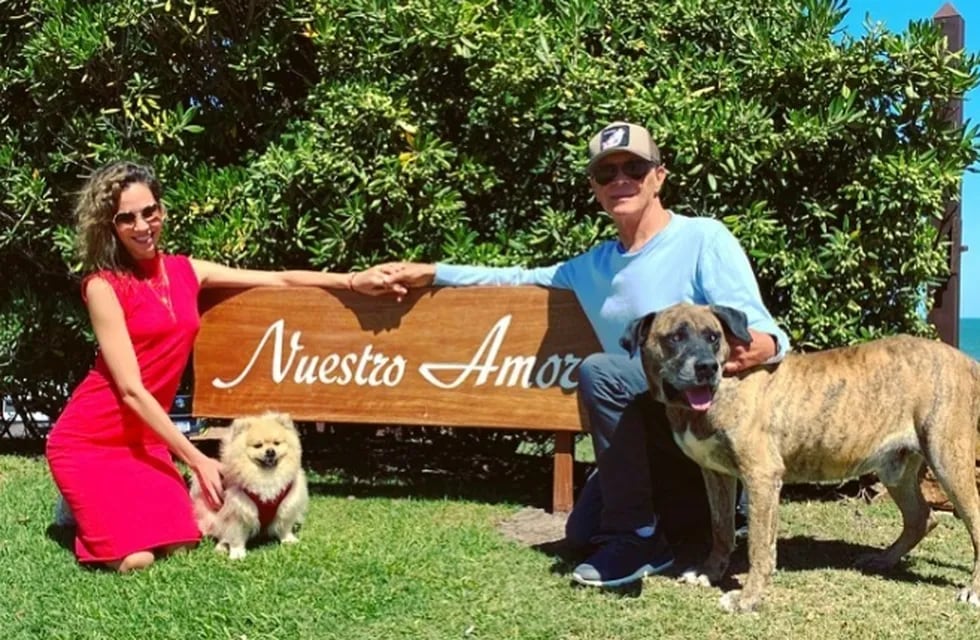 Elina Fernández y Eduardo Costantini rebautizaron la casa de vacaciones en Punta del Este junto a Gino y Feliz Costantini.