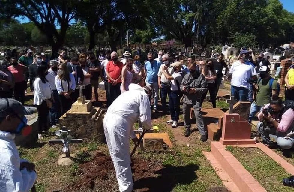 Emotivo acto de restitución de los cuerpos de Luis Franzen y Manuel Parodi Ocampo a sus familiares.