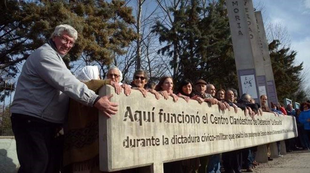 Familiares de desaparecidos en Neuquén exigen condenas ejemplares (web).