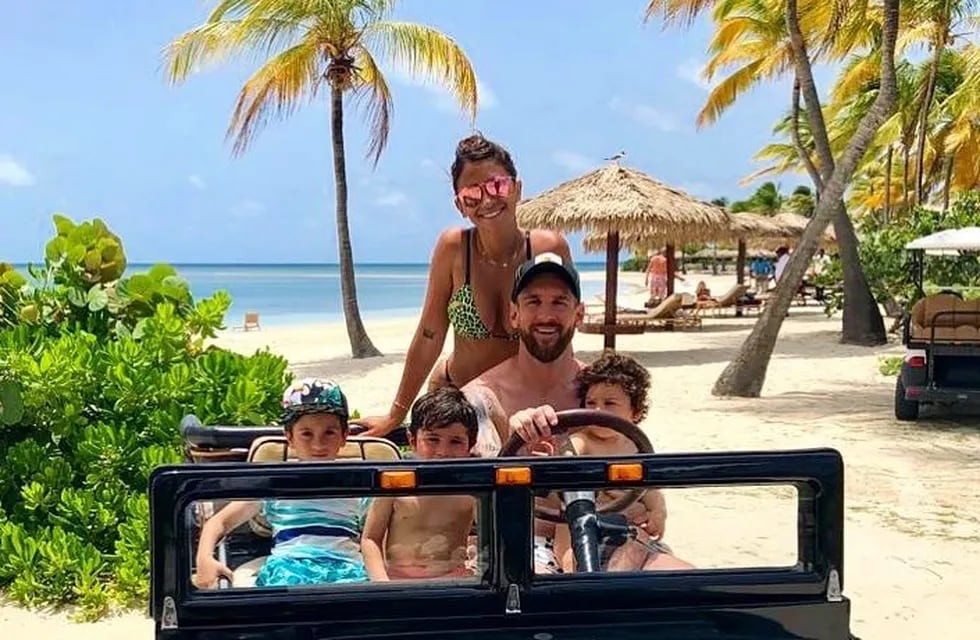 Lionel Messi de vacaciones con Antonela Roccuzzo y sus hijos Thiago, Mateo y Ciro. (@leomessi)