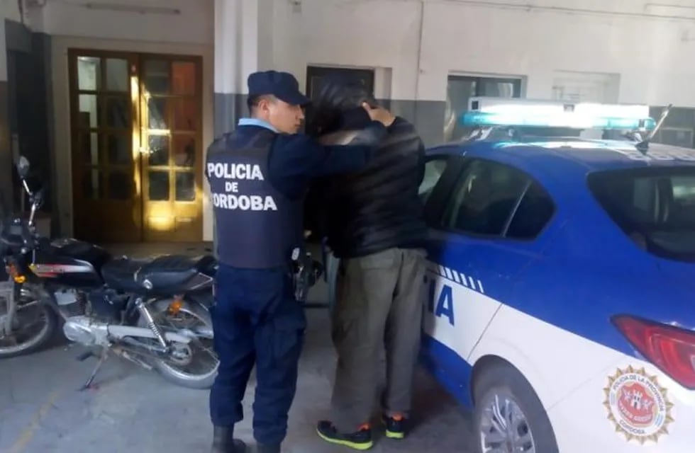 Detención en Barrio La Perla, Alta Gracia.