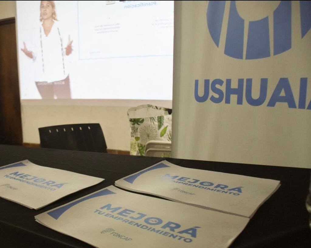 La Municipalidad de Ushuaia entregó diplomas