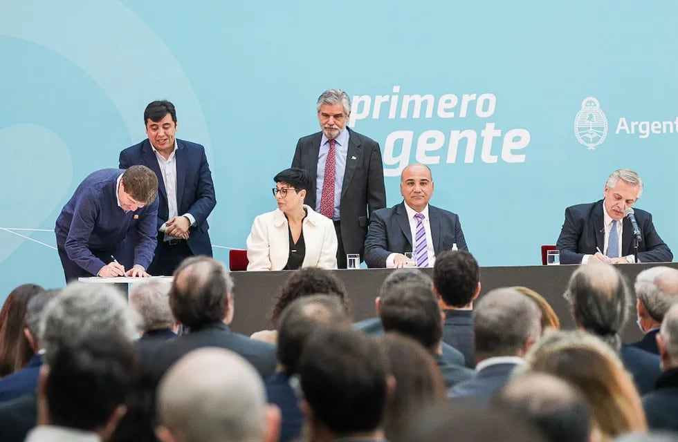 Melella y el Presidente firmaron carta por obras de infraestructura científica y tecnológica