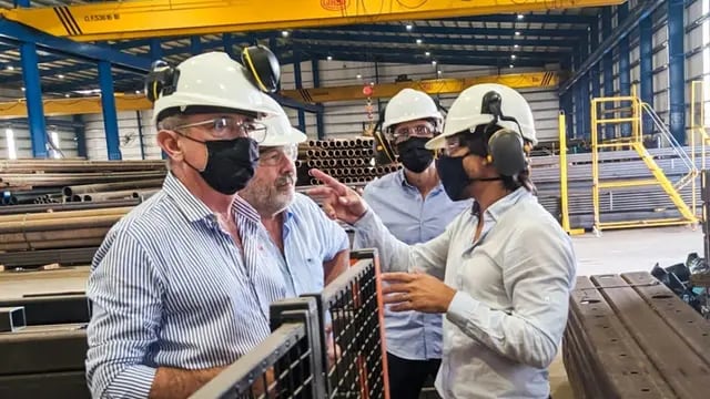 El ministro Costamagna visitó el Parque Industrial Metropolitano de Pérez