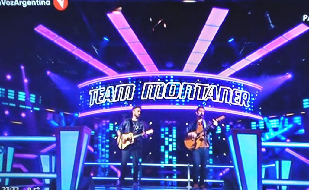 Sebastián Pérez y Santiago Manrique cantaron "Perfect" de Ed Sheeran en la batalla de La Voz Argentina.