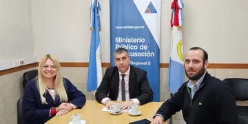 El Fiscal Regional Carlos Vottero con la intendenta de Ceres, Alejandra Dupouy y el secretario de Gobierno, Guillermo Cravero