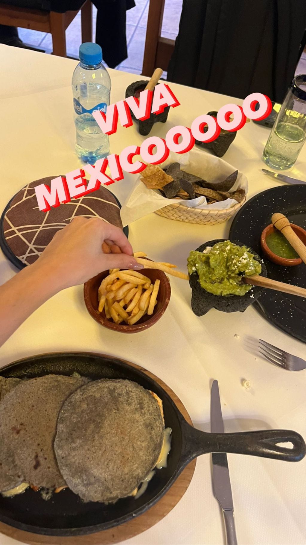 Lali Espósito feliz con la comida mexicana