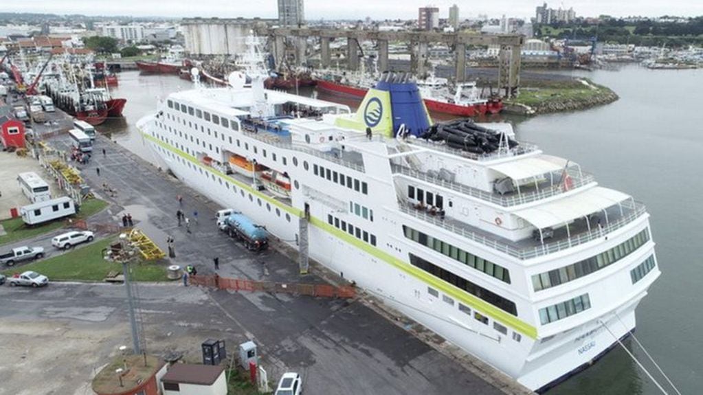 Bahamas MS Hamburg, el crucero que amarró en Buenos Aires y que confundieron su procedencia.