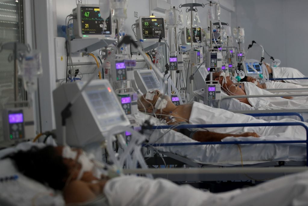 Hay 7910 camas de terapia intensiva ocupadas (AP)