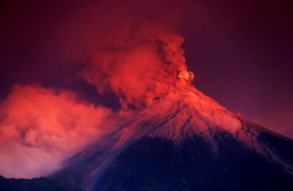 El volcán de Fuego se encuentra a 50 kilómetros de la capital de Guatemala (EFE)