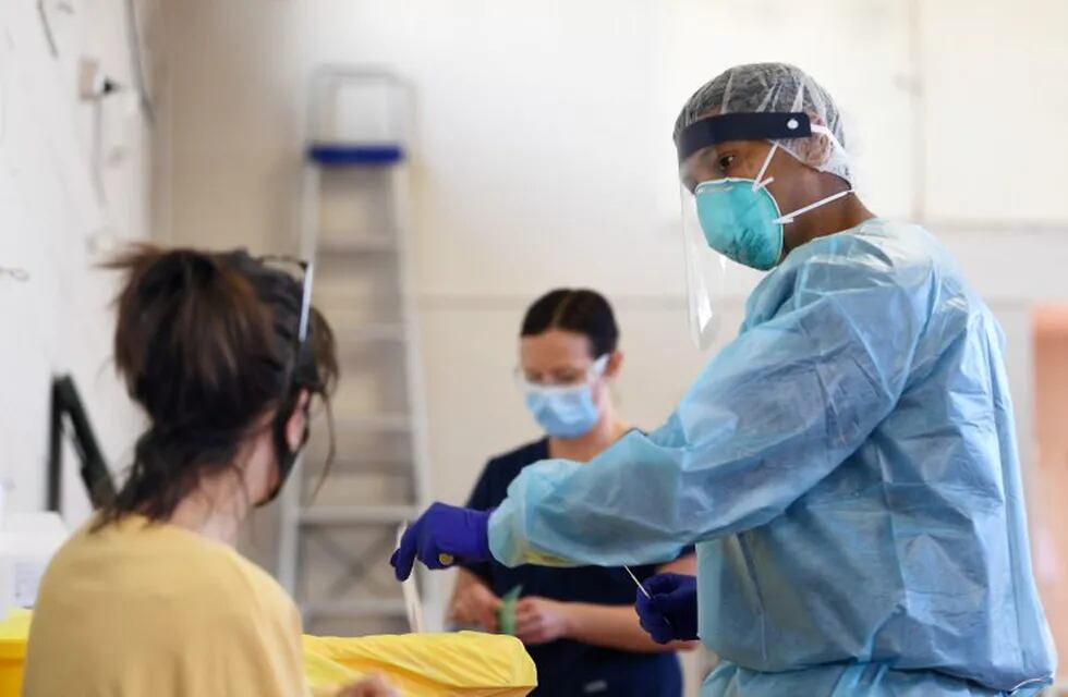 A healthcare worker prepares to conduct a coronavirus disease (COVID-19) test on a patient at a testing facility in Melbourne, Australia, August 20, 2020.  AAP Image/James Ross via REUTERS  ATTENTION EDITORS - THIS IMAGE WAS PROVIDED BY A THIRD PARTY. NO RESALES. NO ARCHIVE. AUSTRALIA OUT. NEW ZEALAND OUT