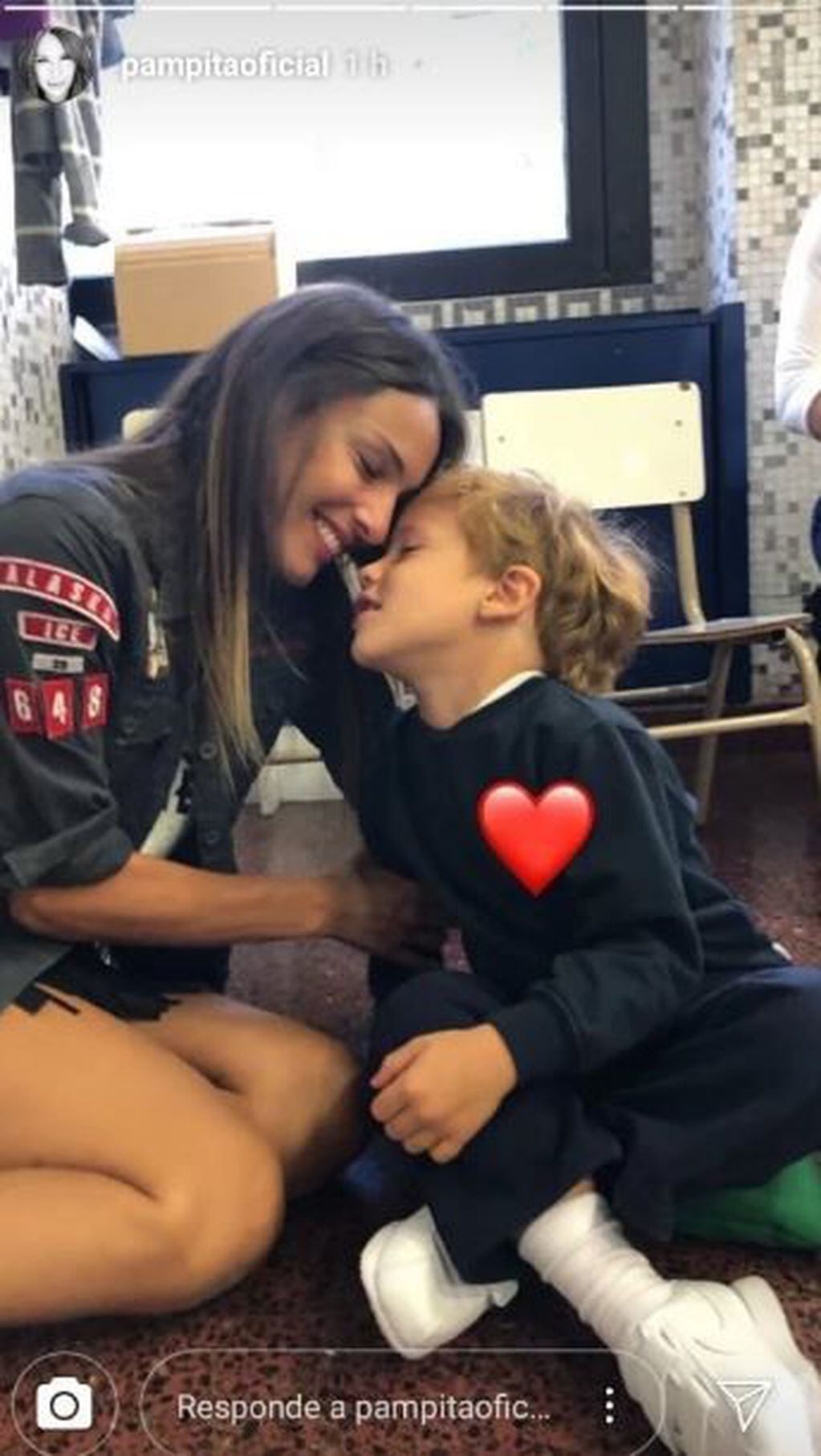Pampita y Benjamín Vicuña coincidieron en el primer día de clases de sus hijos. (Foto: Instagram)