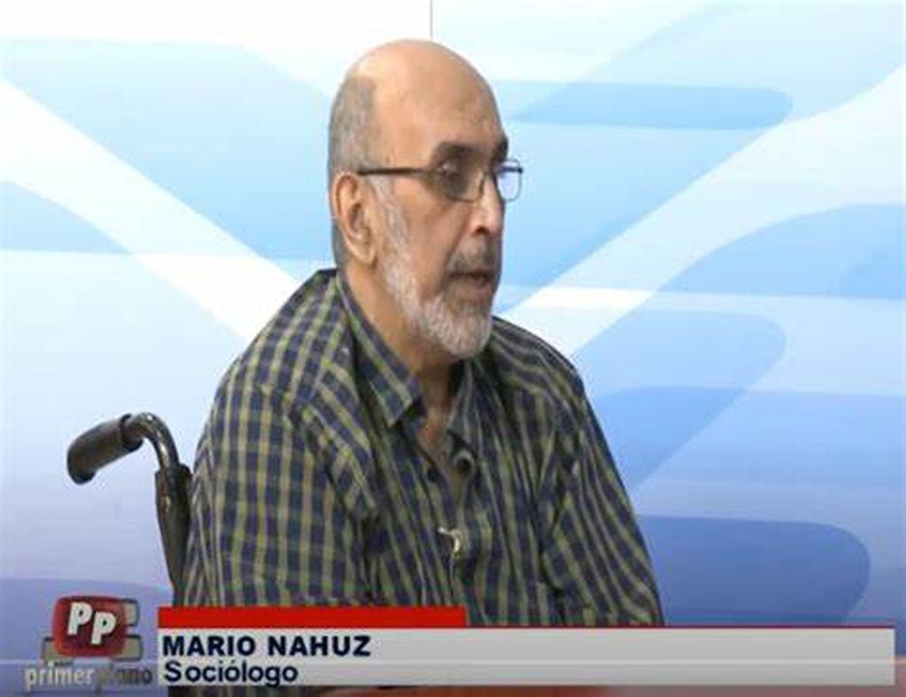 El analista Mario Nahuz en Primer Plano, Canal 10 Tucumán.