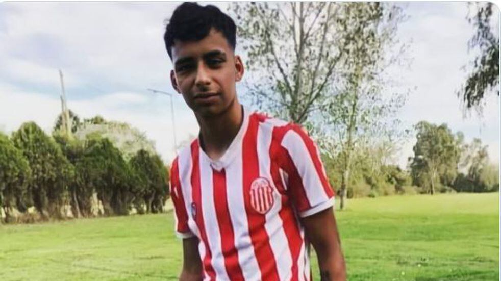 Lucas González, jugador de Barracas Central de 17 años, falleció tras recibir dos disparos en la cabeza por parte de la policía.
