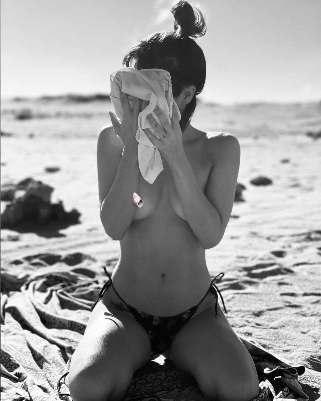 El día que Gimena Accardi se animó al topless: "Los últimos días de calor"
