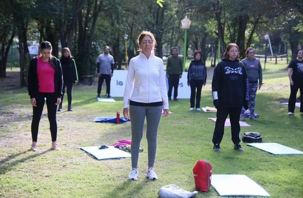 Prácticas de yoga a metros del Hotel Edén.