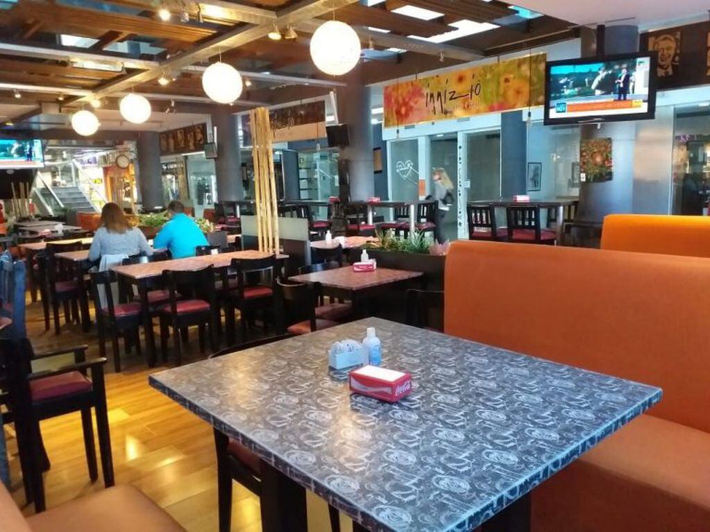 Primer día en que reabrieron bares y restaurantes en Carlos Paz. (Foto: VíaCarlosPaz).