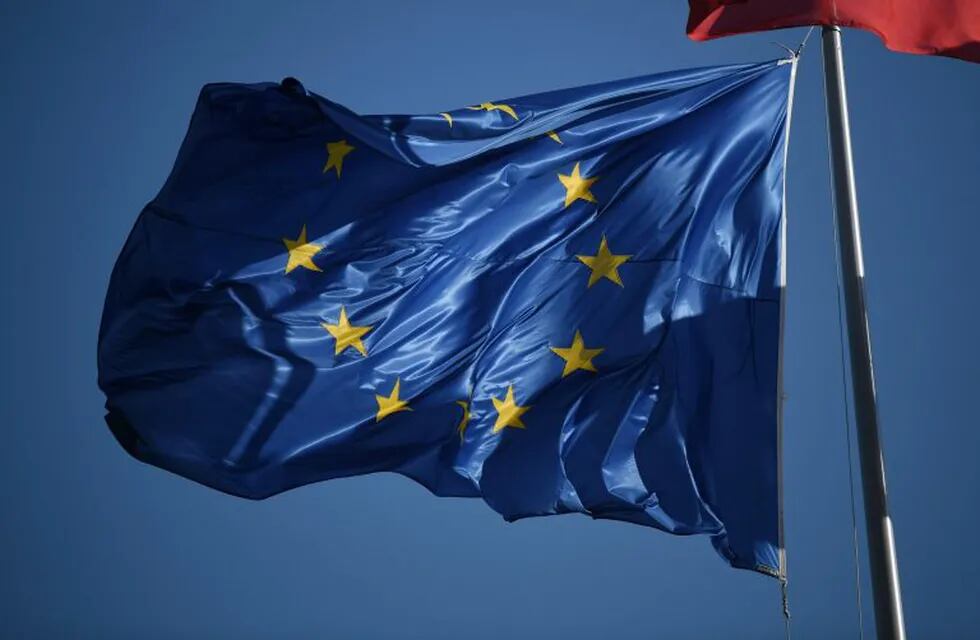 Imagen que muestra la bandera de la Unión Europea (UE) durante la primera sesión del recién compuesto Parlamento Europeo, en Estrasburgo (Francia). Crédito: EFE/ Patrick Seeger.