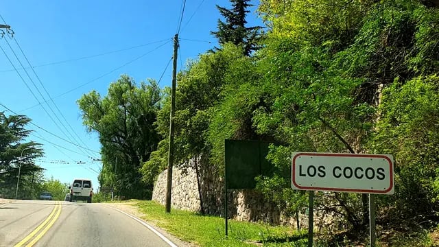 Ingreso a la localidad de Los Cocos, Valle de Punilla. Córdoba. (Foto: VíaCarlosPaz).