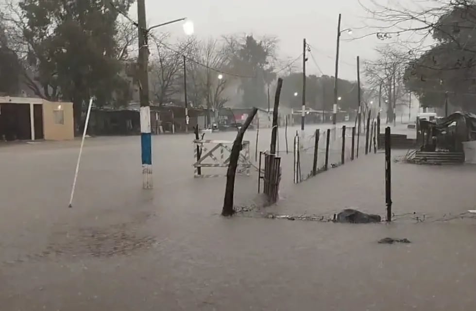 Un gran temporal azota varias zonas de La Plata.