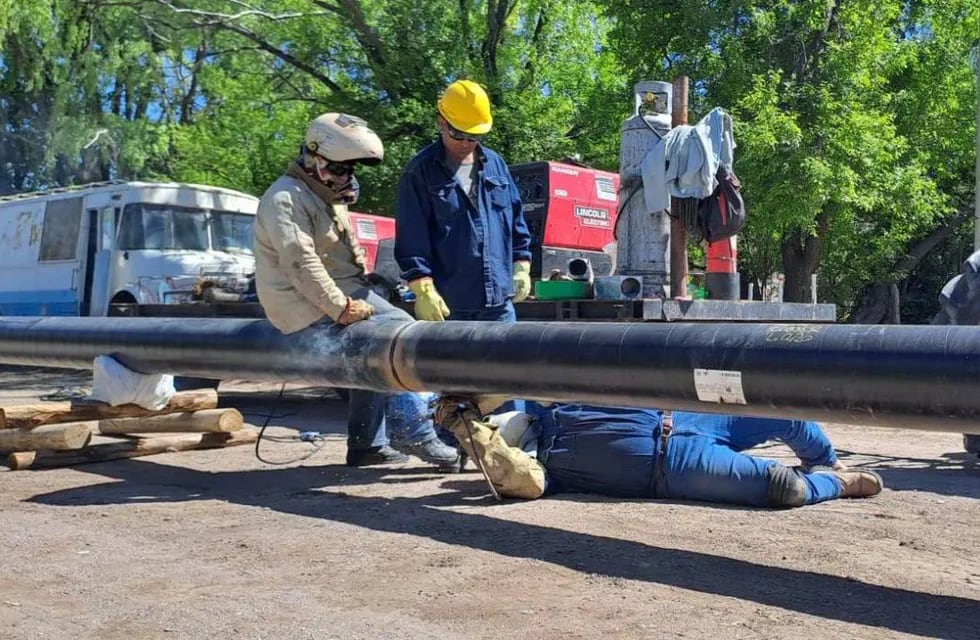 El tendido del nuevo gasoducto en San Rafael llegó a la zona urbana y piden precaución a los conductores.