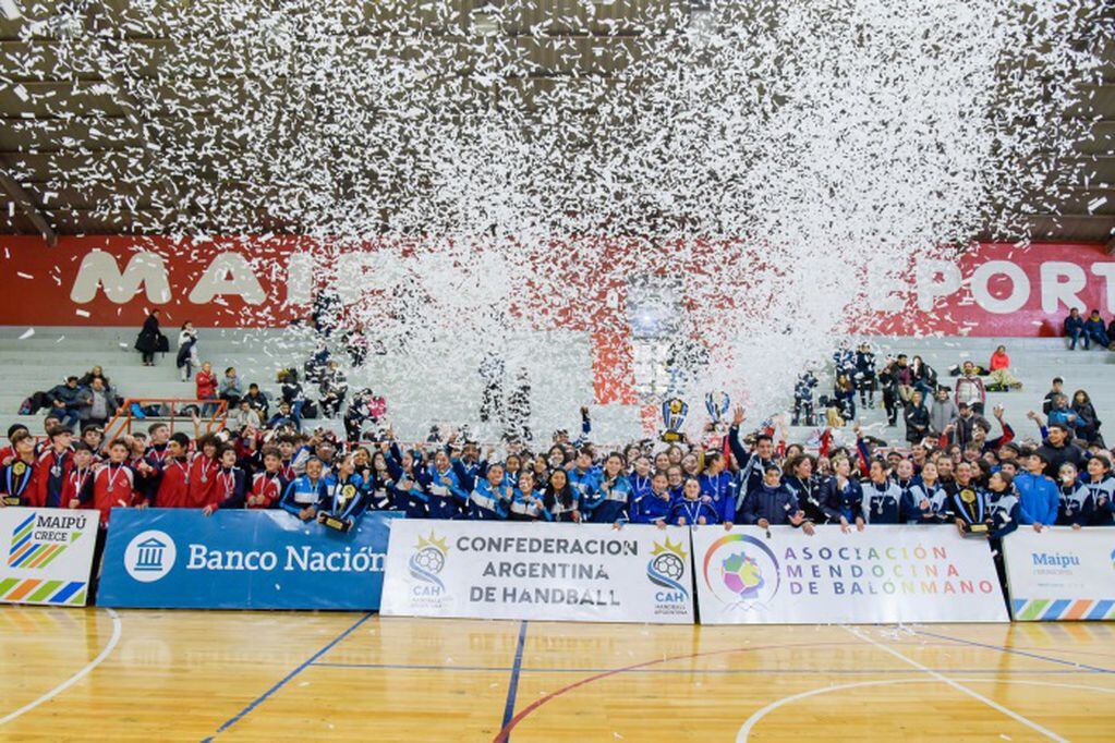 las nenas de San Luis se consagraron campeonas en el Argentino de handball menores y ascendieron,