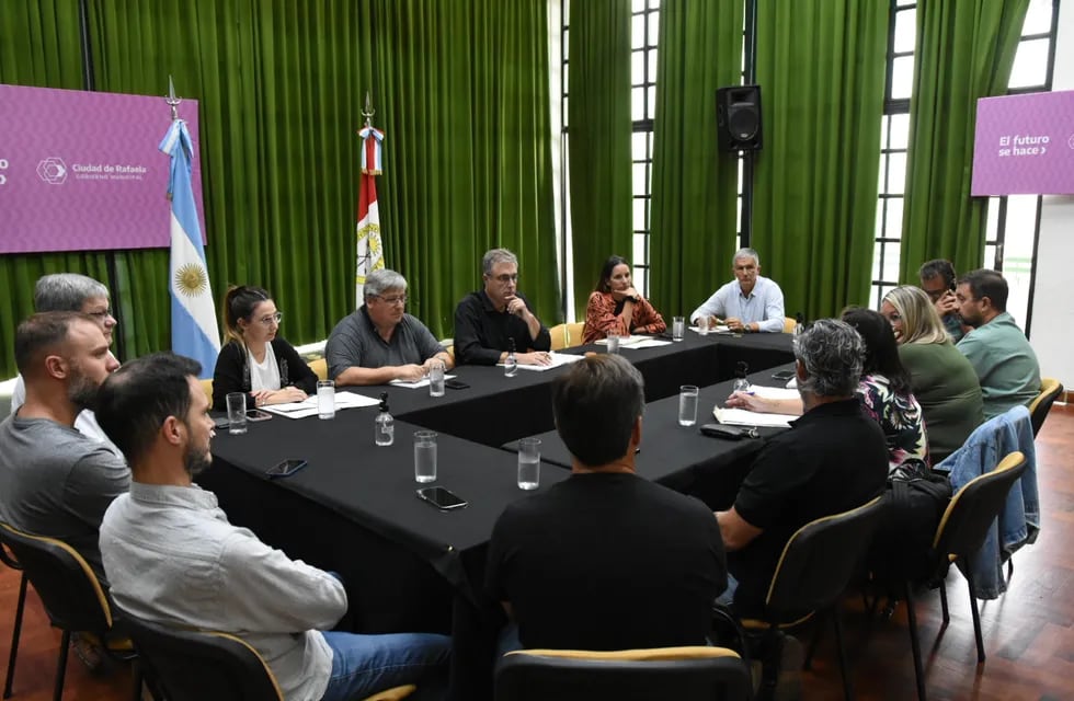 El intendente Luis Castellano se reunió  con los vecinalistas del Brigadier López