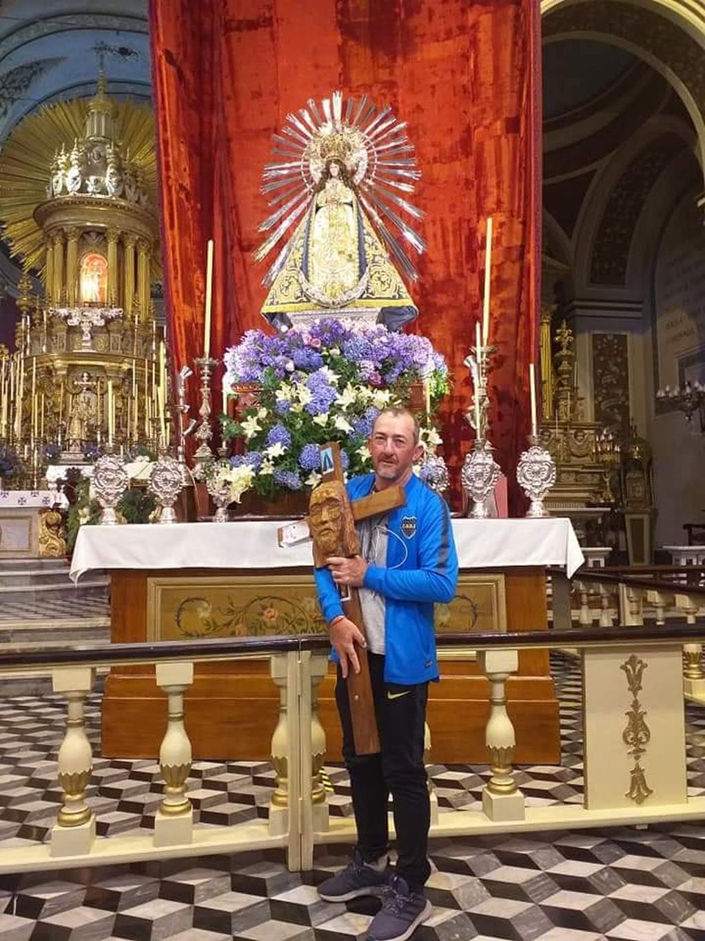 Partió desde Anta el sábado pasado y llegó a la Catedral a pie el miércoles 9.