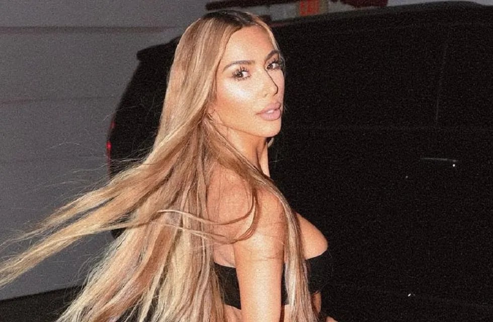 Kim Kardashian revolucionó las redes con un microbikini