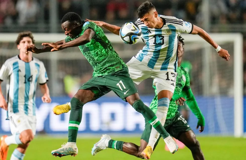 Ibrahim Muhammad puso el 1-0 para Nigeria. El partido terminó 2 a 0 (AP)